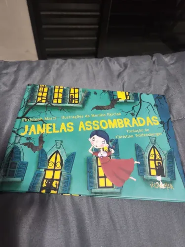 Livro Janelas Assombradas