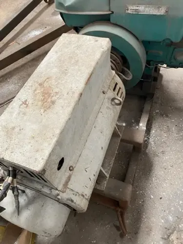 Motor Yanmar NSb 18 com gerador trifásico