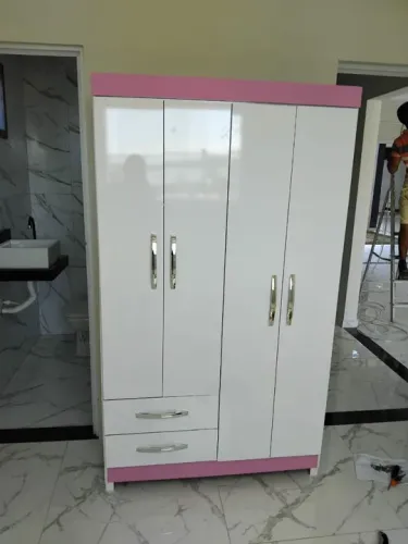 Gurda roupa solteiro 4 portas 2gavetas 