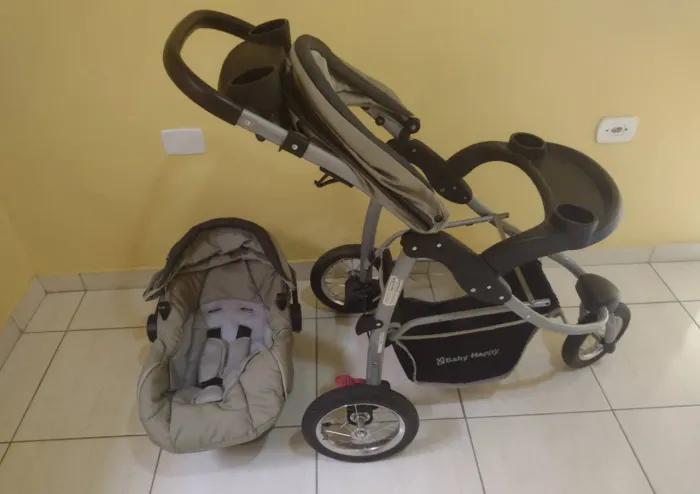TROCO POR NOTEBOOK Bebê conforto com suporte de rodas Em ótimo estado!