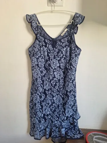 Vestido tubinho com renda