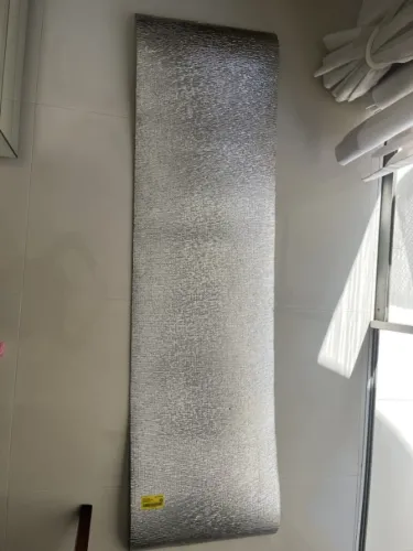 Isolante Térmico para Acampamento