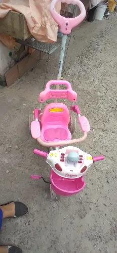Triciclo  andador infantil 
