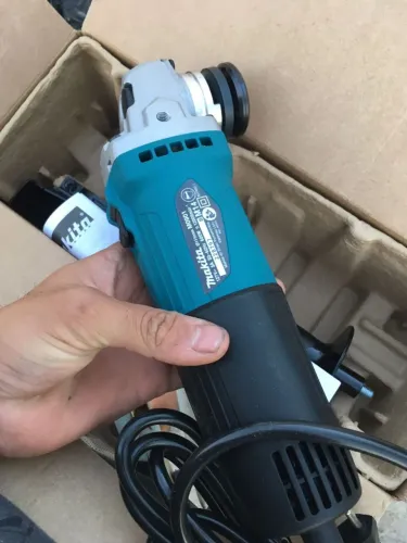 Esmerilhadeira Angular Makita 127V 600W M0901