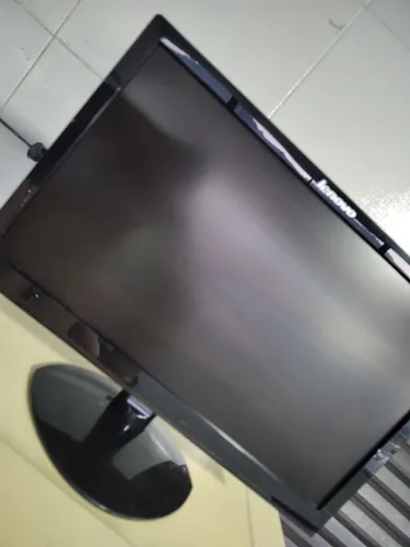 Monitor Lenovo - Ótimo estado