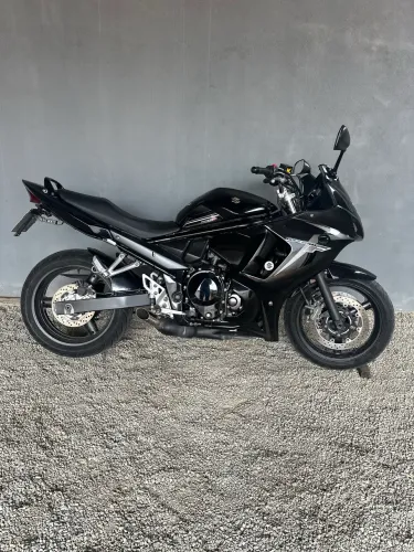 GSX 650f  com baixo km 