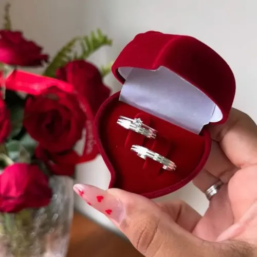 Anéis de compromisso com entrega grátis