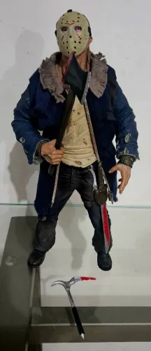 Mezco Cinema Of Fear 1/6 Jason Voorhees - Sexta Feira 13 Remake