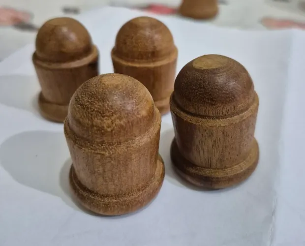Dois pares de ponteira avulsa para varão de cortina