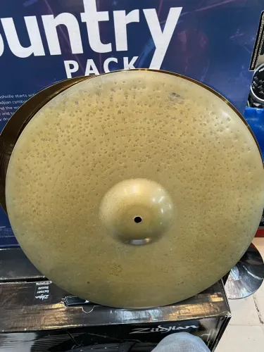 Prato ride Zildjian K custom dry ride 20? liga b20 semi novo perfeito estado