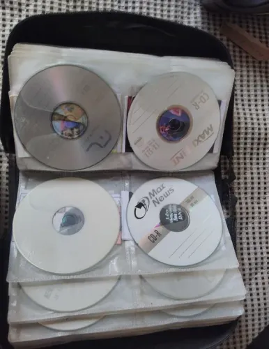 CD's de música em ótimo estado preço R$1,00 a unidade e R$95,00 todos