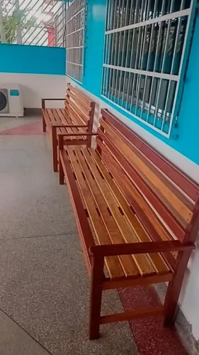 Vendo banco de praça de madeira de lei de todos os tamanhos sob medida
