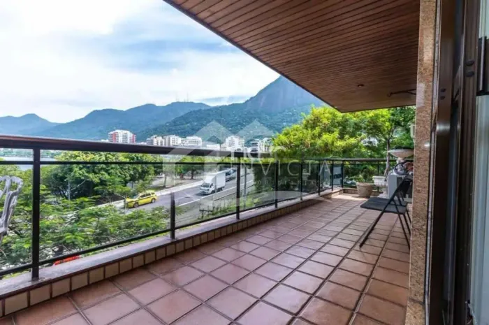 Prédio bem localizado, próximo a Fonte da Saudade, vista frontal Lagoa e Cristo Redentor
