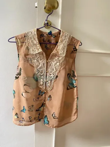 Blusa Farm nude renda e seda
