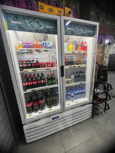 Expositor De Bebidas Porta Dupla Metalfrio Expositor 1257 Litros Branco 110v