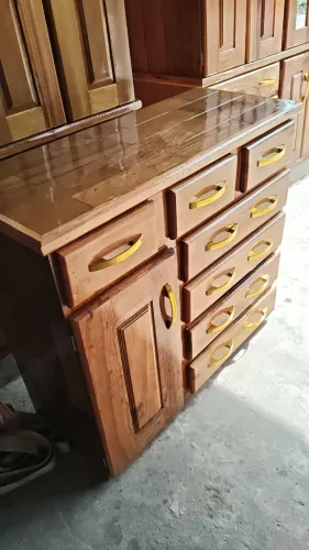 Cômoda de madeira nova frete grátis.