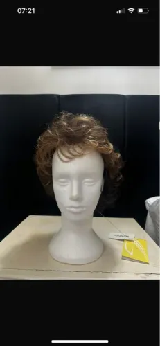 Peruca feminina castanho claro