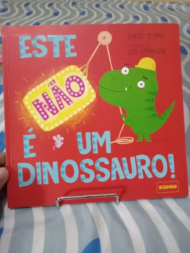 Livro infantil "Este não é um Dinossauro"