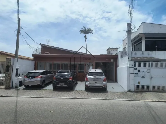 Casa Comercial com 9 Salas para Locação  Centro de São Sebastião/SP