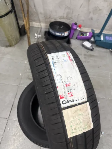 Pneu Kumho Aro 17 Ecsta HS52 215/60R17 100V XL
