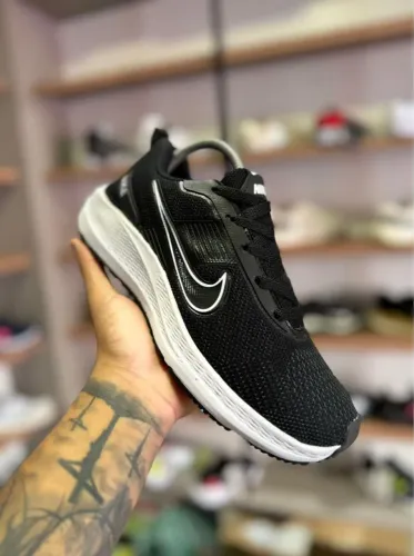 Tênis Nike Preto e Branco - Conforto e Estilo!