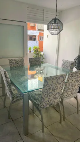 Mesa de vidro com 6 cadeiras 