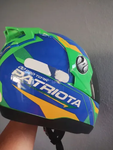 Vendo um capacete