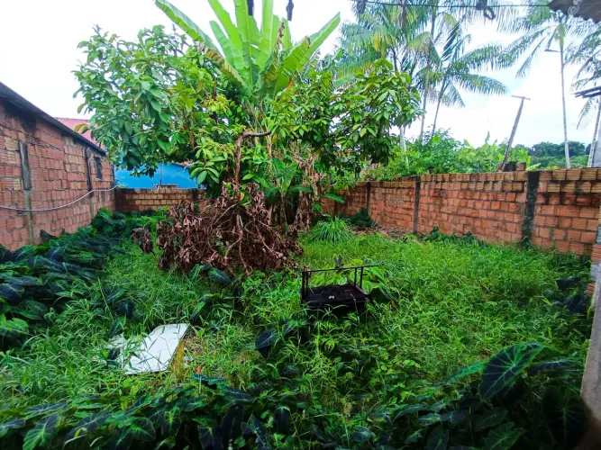 //Casa com quintal espaçoso no Jorge Teixeira