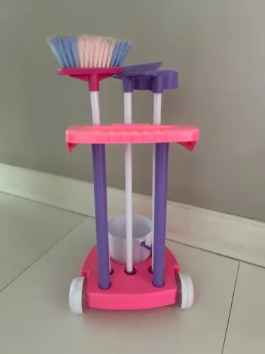 Carrinho de Limpeza Infantil - Diversão Garantida!