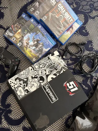 Play 4 com jogos originais 