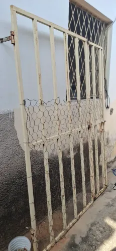 Grade de ferro. Portão