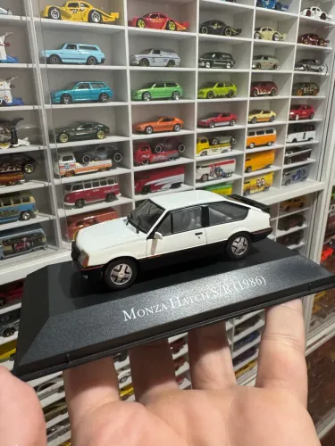 Miniatura Chevrolet Monza Hatch SR 1986 Branco escala 1/43