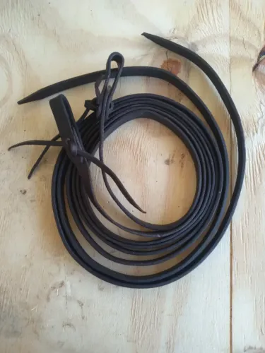 Redeas de couro aberta