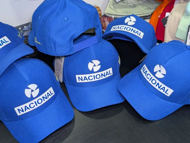Boné Azul Nacional com assinatura do Senna 