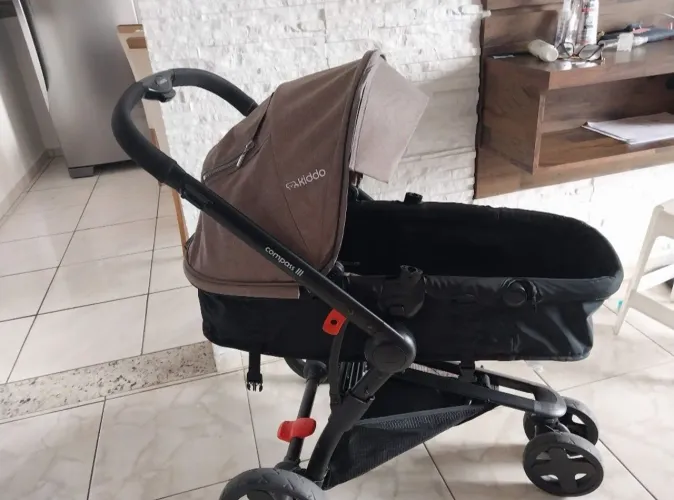 Carrinho e bebê conforto kiddo compass III