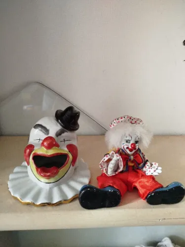 Par de Palhaços Decorativos - Esculturas de Porcelana