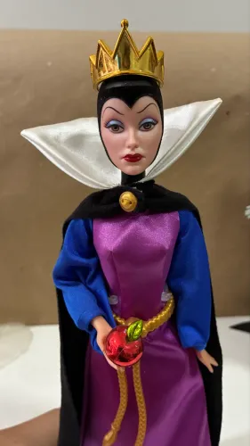 Boneca Rainha Má Mattel antiga