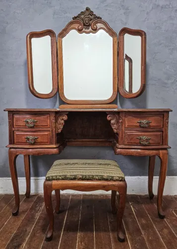 Penteadeira com Banqueta e Espelho Retrátil Estilo Chippendale (Chipandelle)