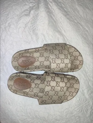 Chinelo da gucci