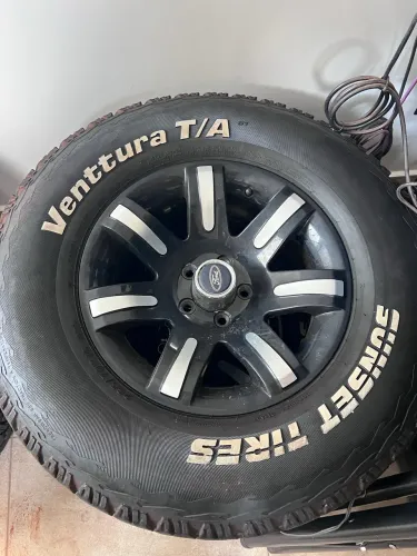 Roda de liga leve aro 16 modelo Ford Ranger (5x114) + pneus All Terrian Sunset 265/70 R16