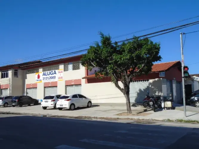 Vila União - Sala Com Aproximadamente 38m², W.C, Proximo Ao Hospital Albet Sabin, Estacion