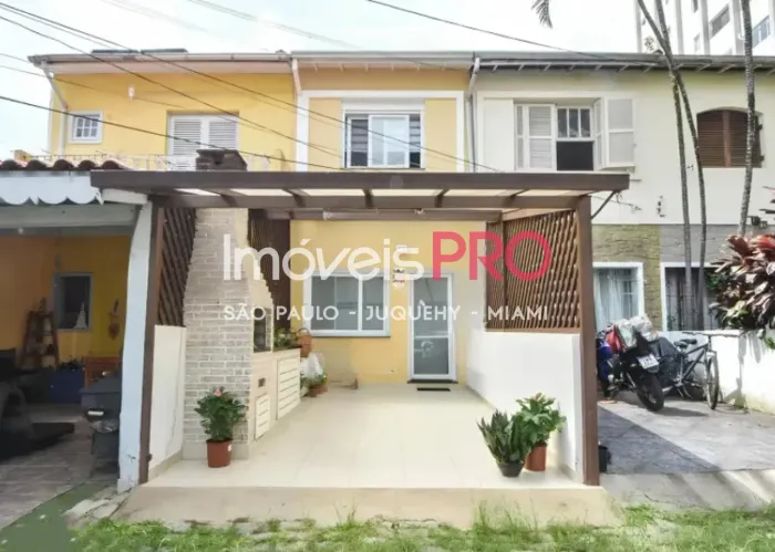 Linda casinha de vila totalmente reformada no Campo Belo !