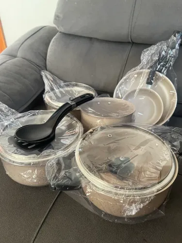 Vendo jogo de panela anti aderente 9 peças novo