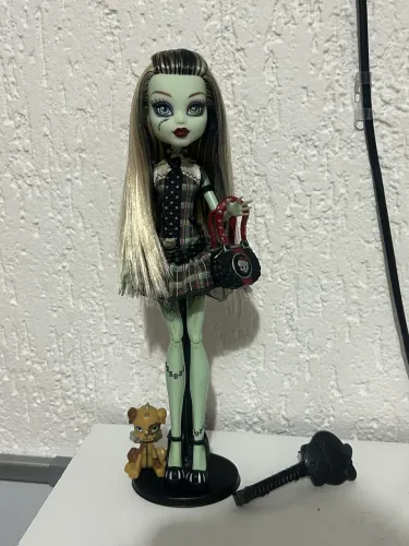 Boneca Monster High Frankie Stein Básica Original (Quase Completa + Pet)