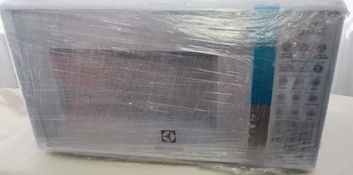 Micro-ondas Electrolux 20L MTO30/127V - Novo c/ Avaria Estética e Garantia de 90 Dias