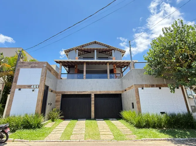 Casa 4 quartos com suíte e piscina no condomínio São Lucas