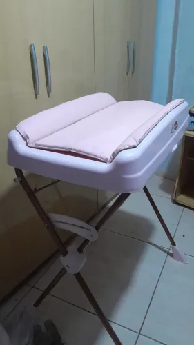Vendo trocador de menina