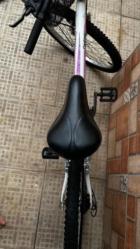 Bicicleta com marcha!! Branca Usada!!
