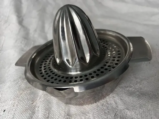 Espremedor de Frutas em Aço Inox - como novo