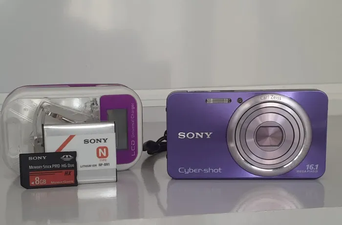 Camera digital Sony Cyber-shot DSC W570 - 16MP (COM CARTAO SD DE 8GB)